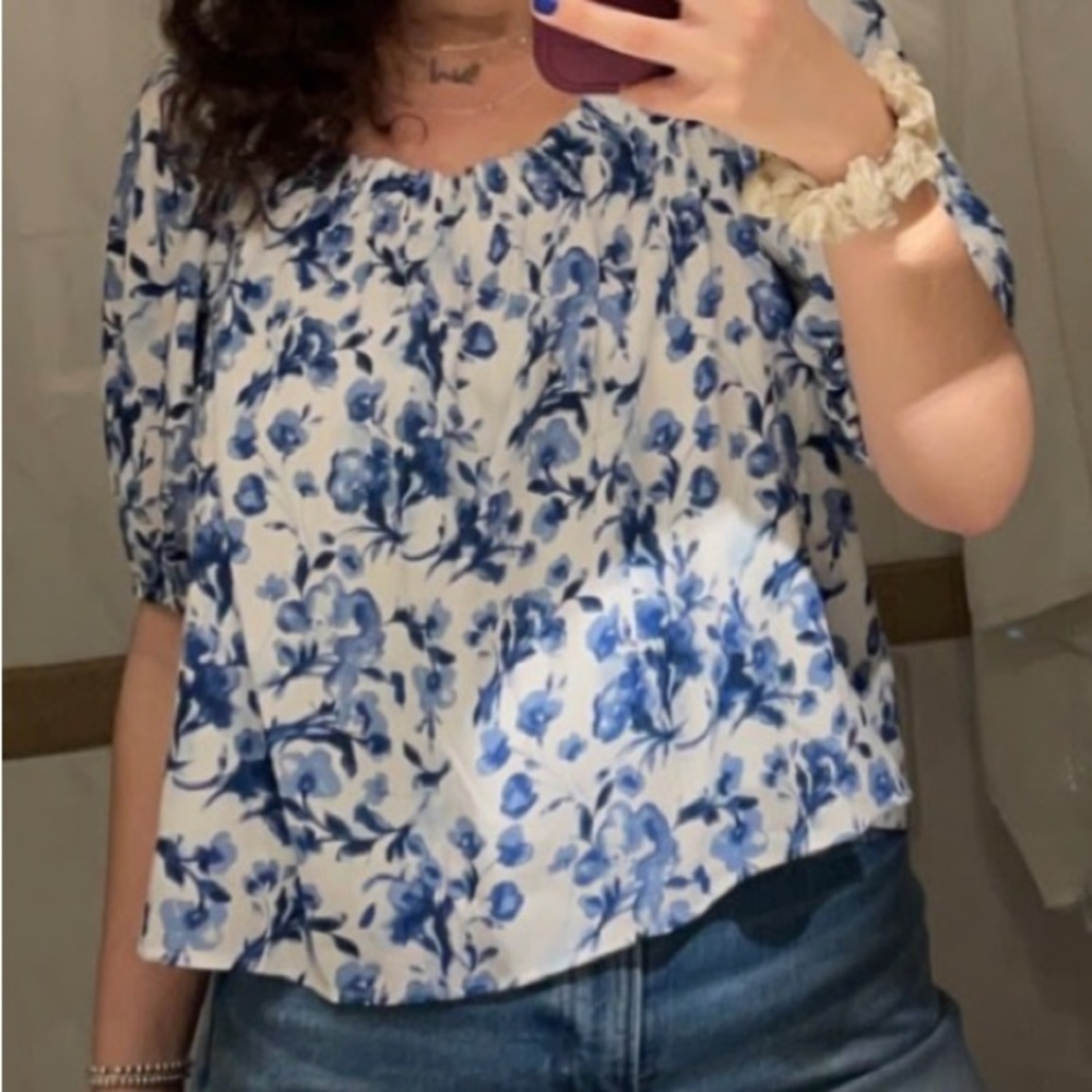 Puff sleeve top